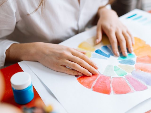 Comment l’art-thérapie peut-elle contribuer à votre bien-être mental ?